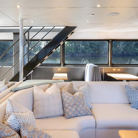 Milford Sound Overnight Cruise - Fiordland Discovery Exteriör bild