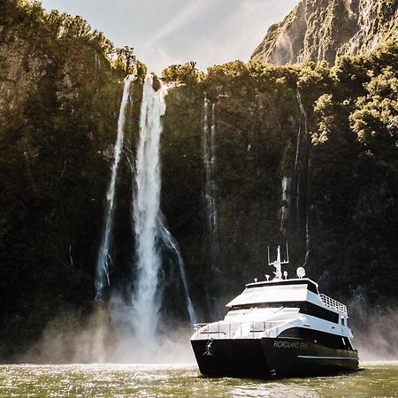 Milford Sound Overnight Cruise - Fiordland Discovery Exteriör bild