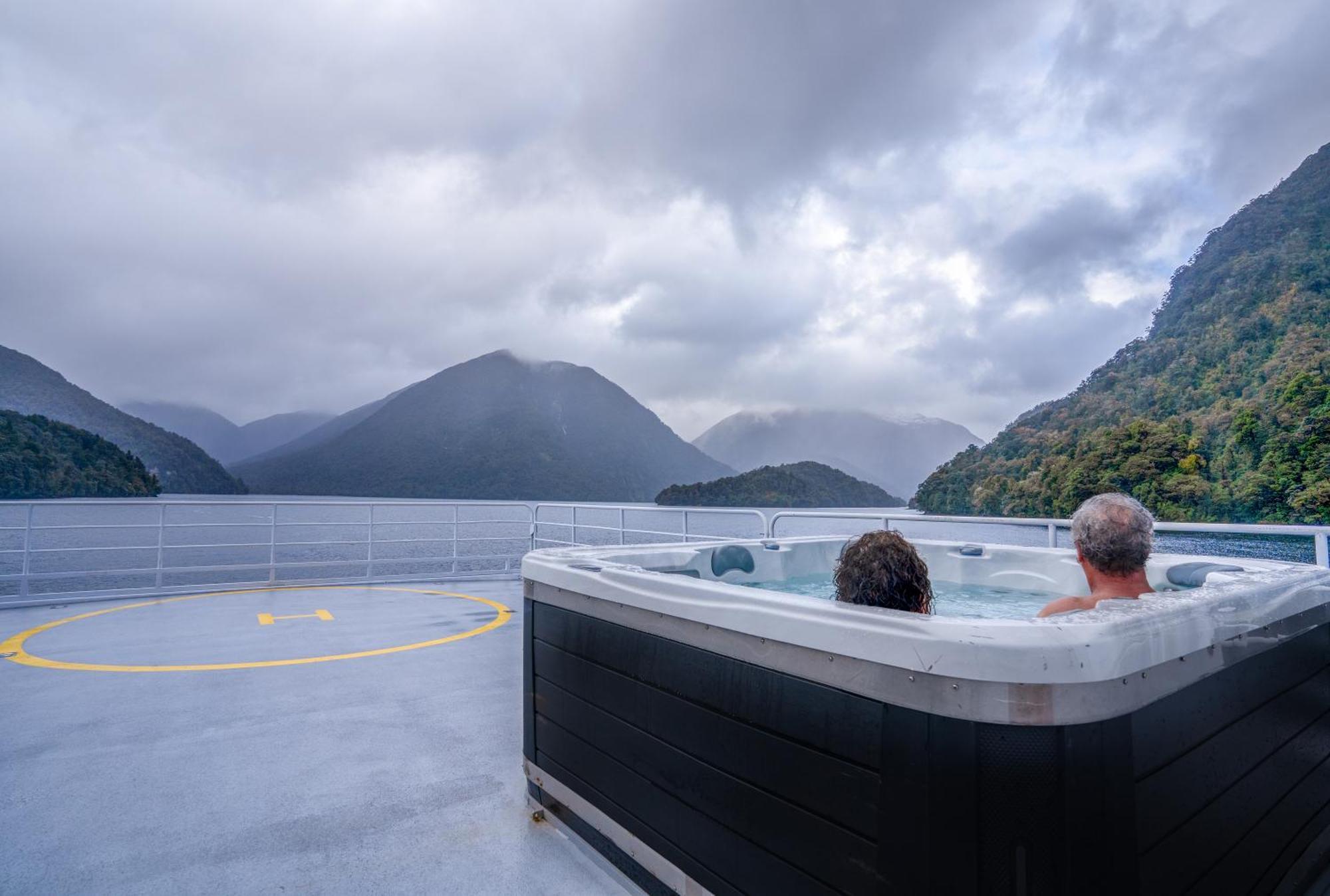 Milford Sound Overnight Cruise - Fiordland Discovery Exteriör bild