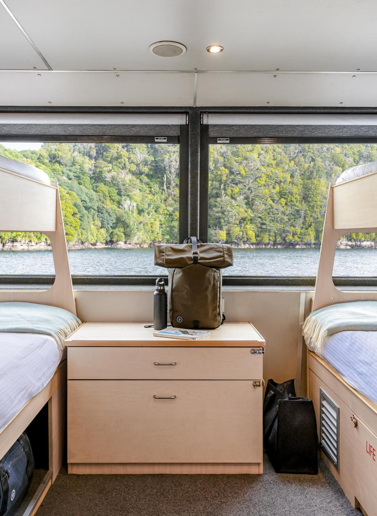 Milford Sound Overnight Cruise - Fiordland Discovery Exteriör bild