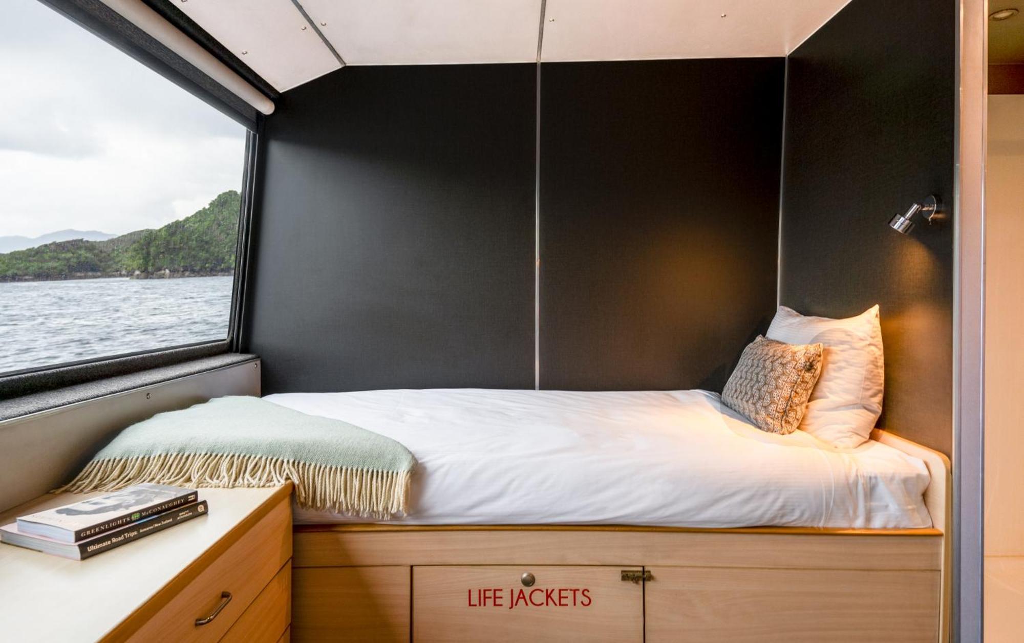 Milford Sound Overnight Cruise - Fiordland Discovery Exteriör bild