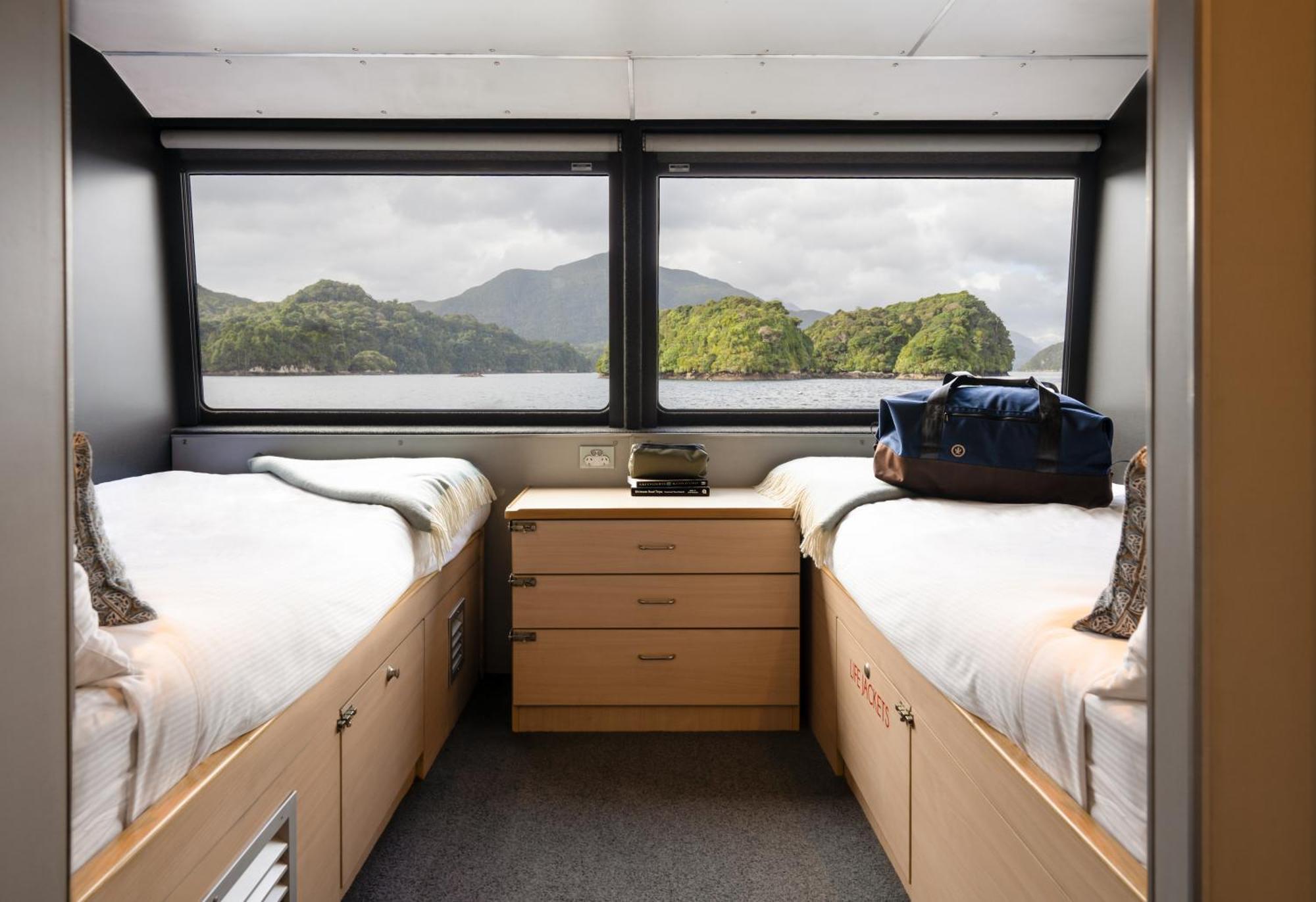 Milford Sound Overnight Cruise - Fiordland Discovery Exteriör bild
