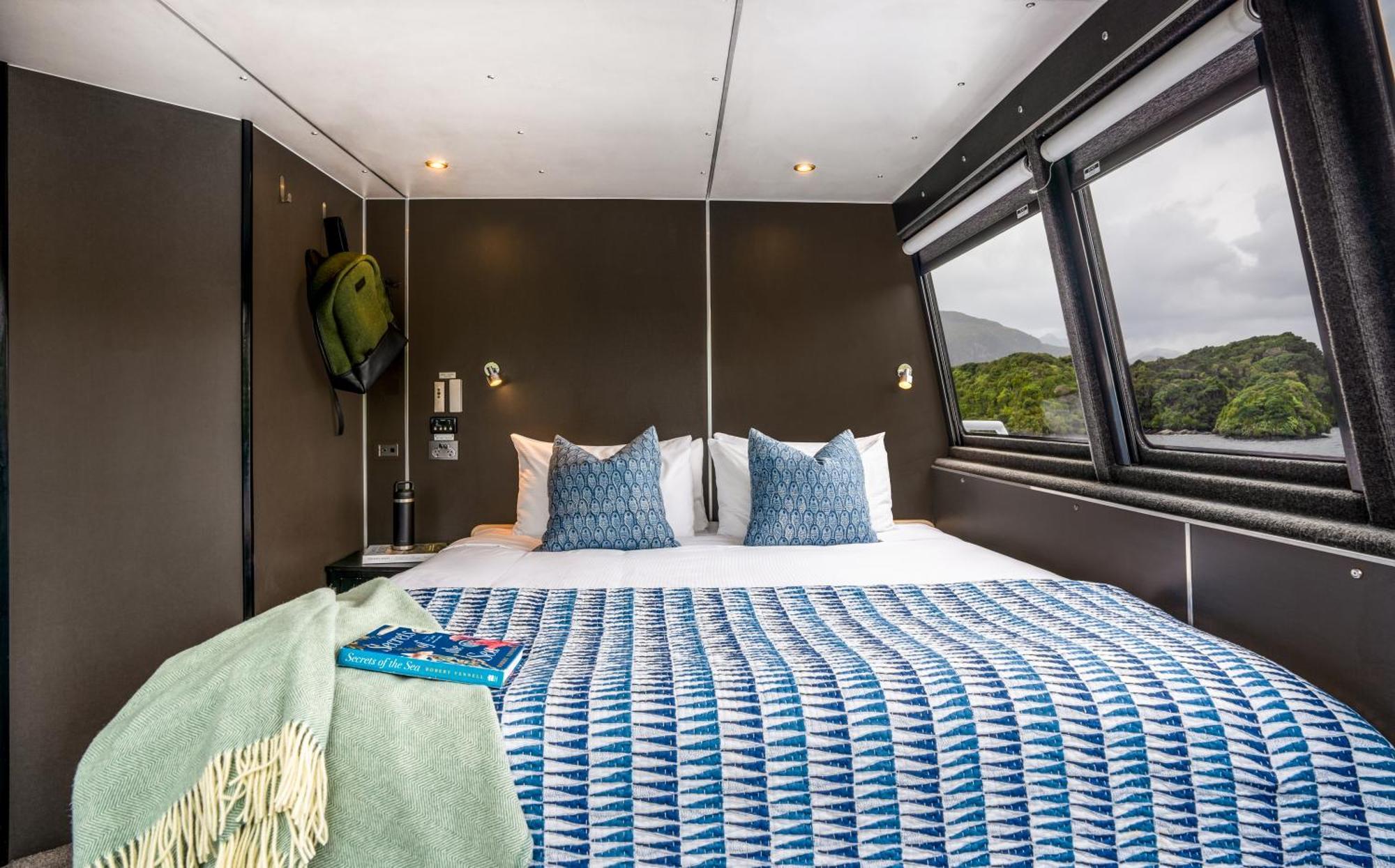 Milford Sound Overnight Cruise - Fiordland Discovery Exteriör bild