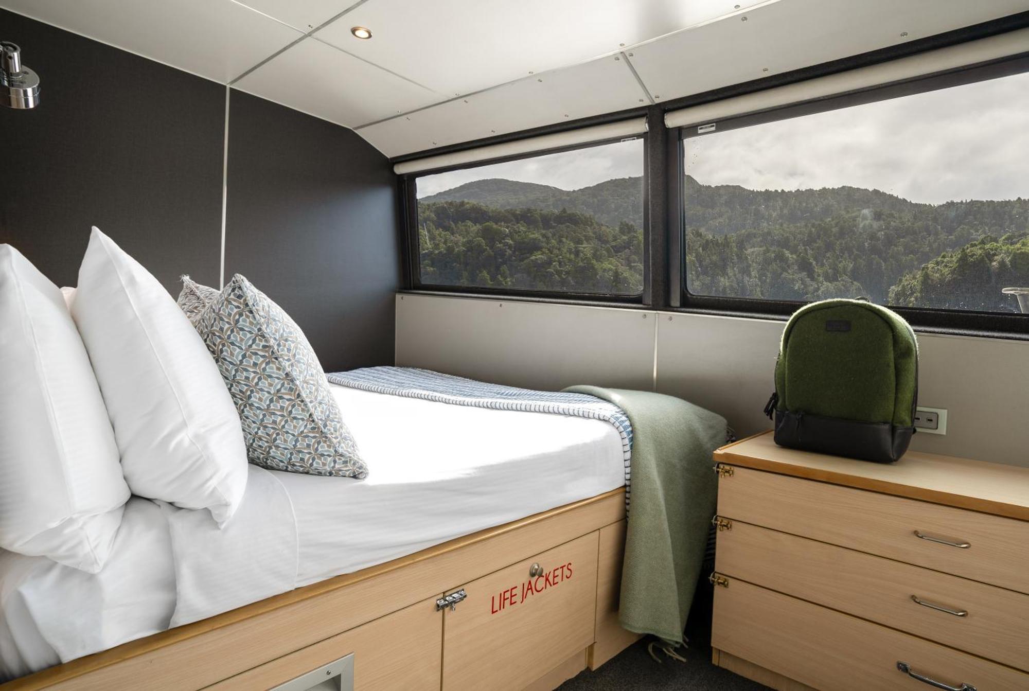 Milford Sound Overnight Cruise - Fiordland Discovery Exteriör bild