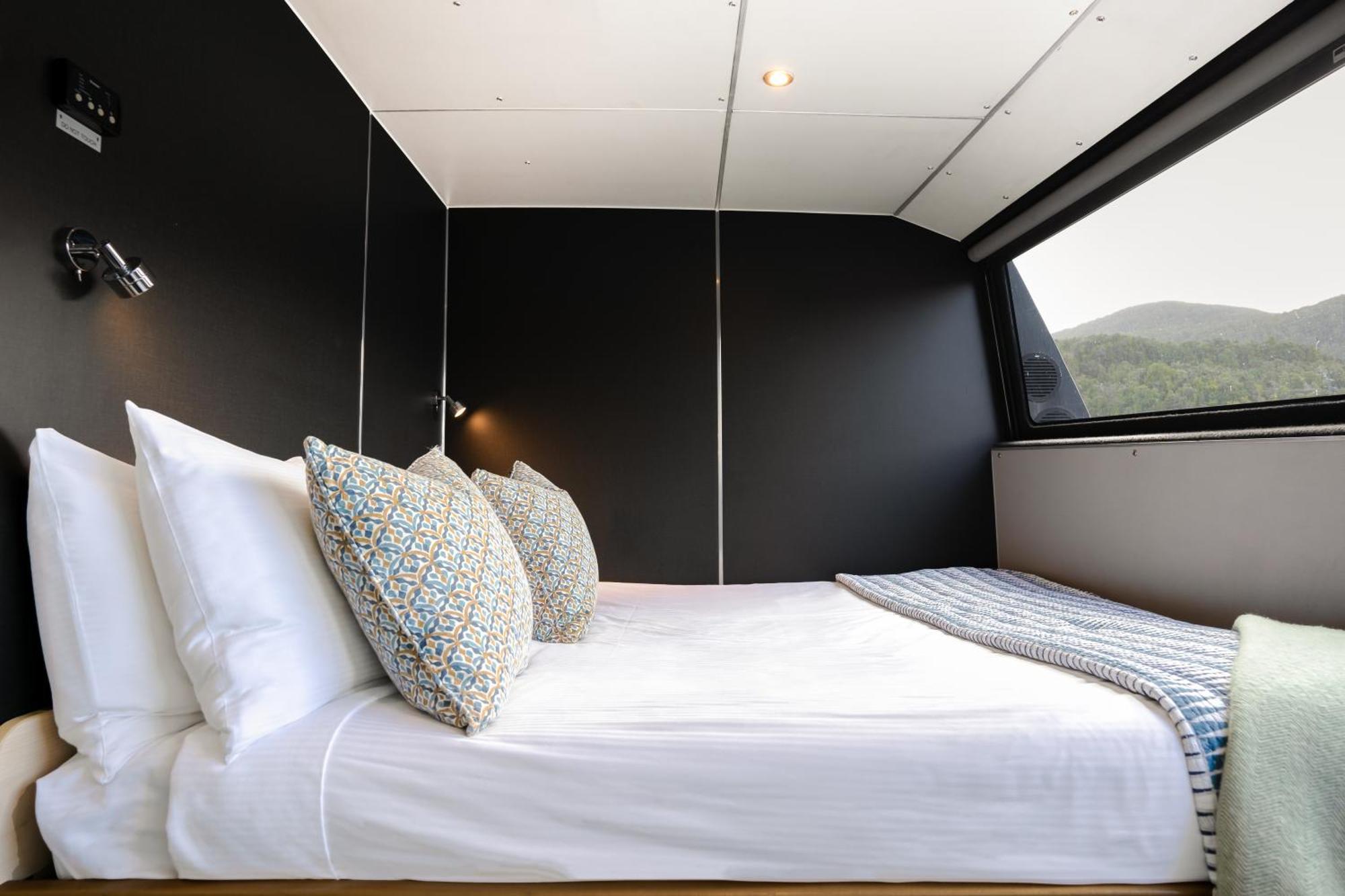 Milford Sound Overnight Cruise - Fiordland Discovery Exteriör bild