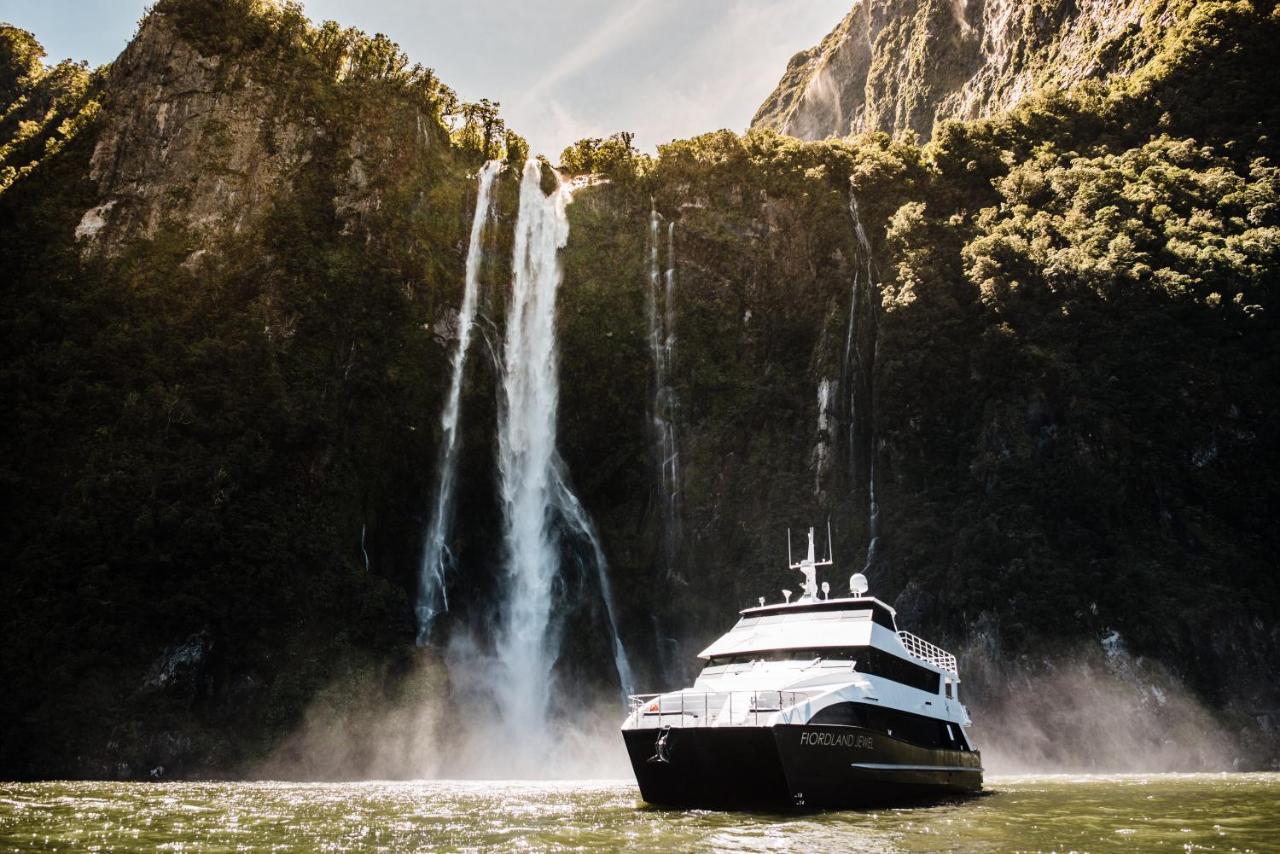 Milford Sound Overnight Cruise - Fiordland Discovery Exteriör bild