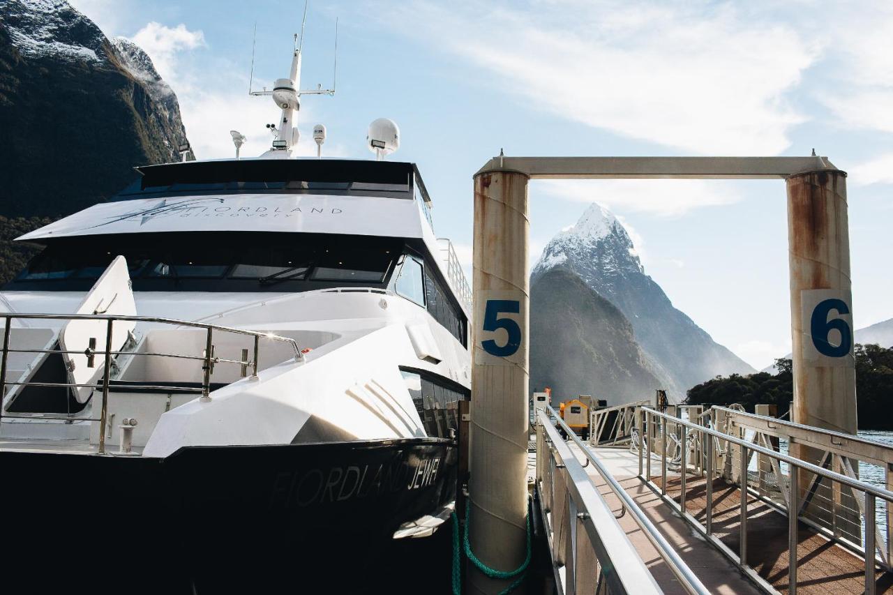 Milford Sound Overnight Cruise - Fiordland Discovery Exteriör bild