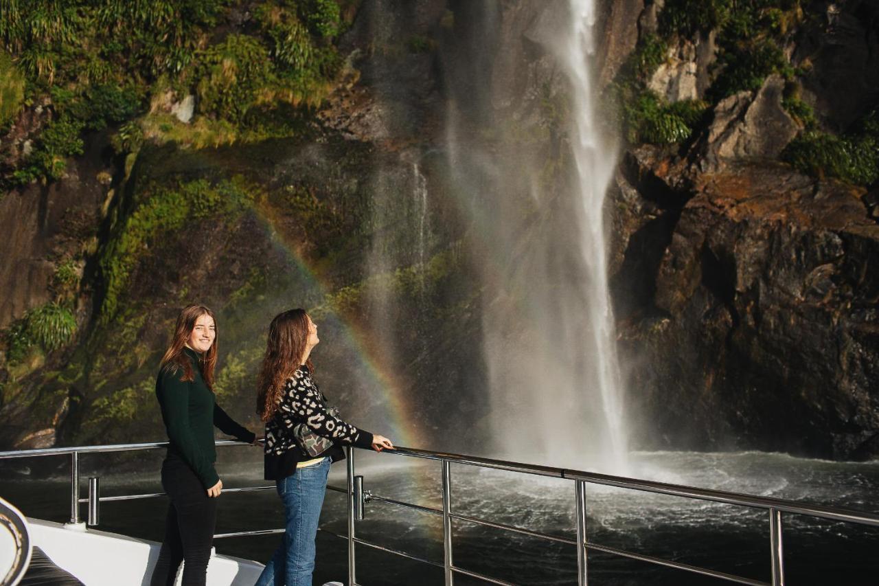 Milford Sound Overnight Cruise - Fiordland Discovery Exteriör bild