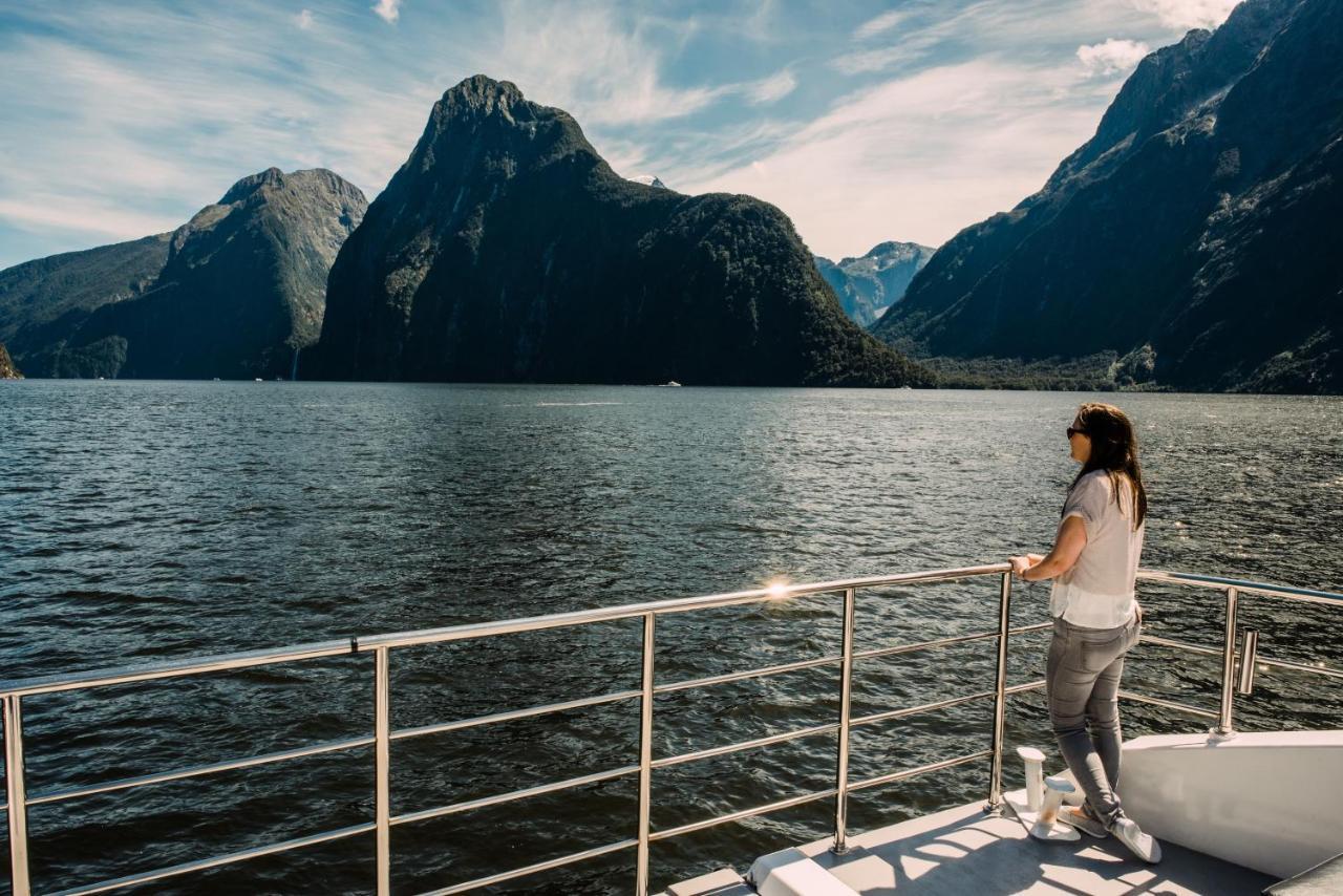 Milford Sound Overnight Cruise - Fiordland Discovery Exteriör bild