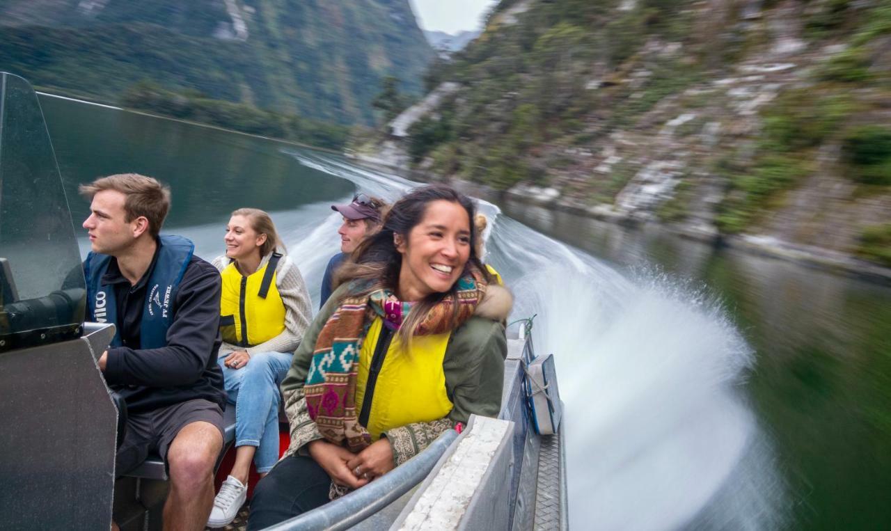 Milford Sound Overnight Cruise - Fiordland Discovery Exteriör bild
